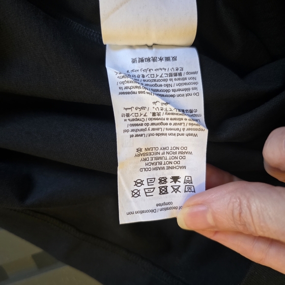 Marc Jacobs Black Short Sleeve Tee Worn Twice - Dry Cleaned For You - Picture 8 of 9